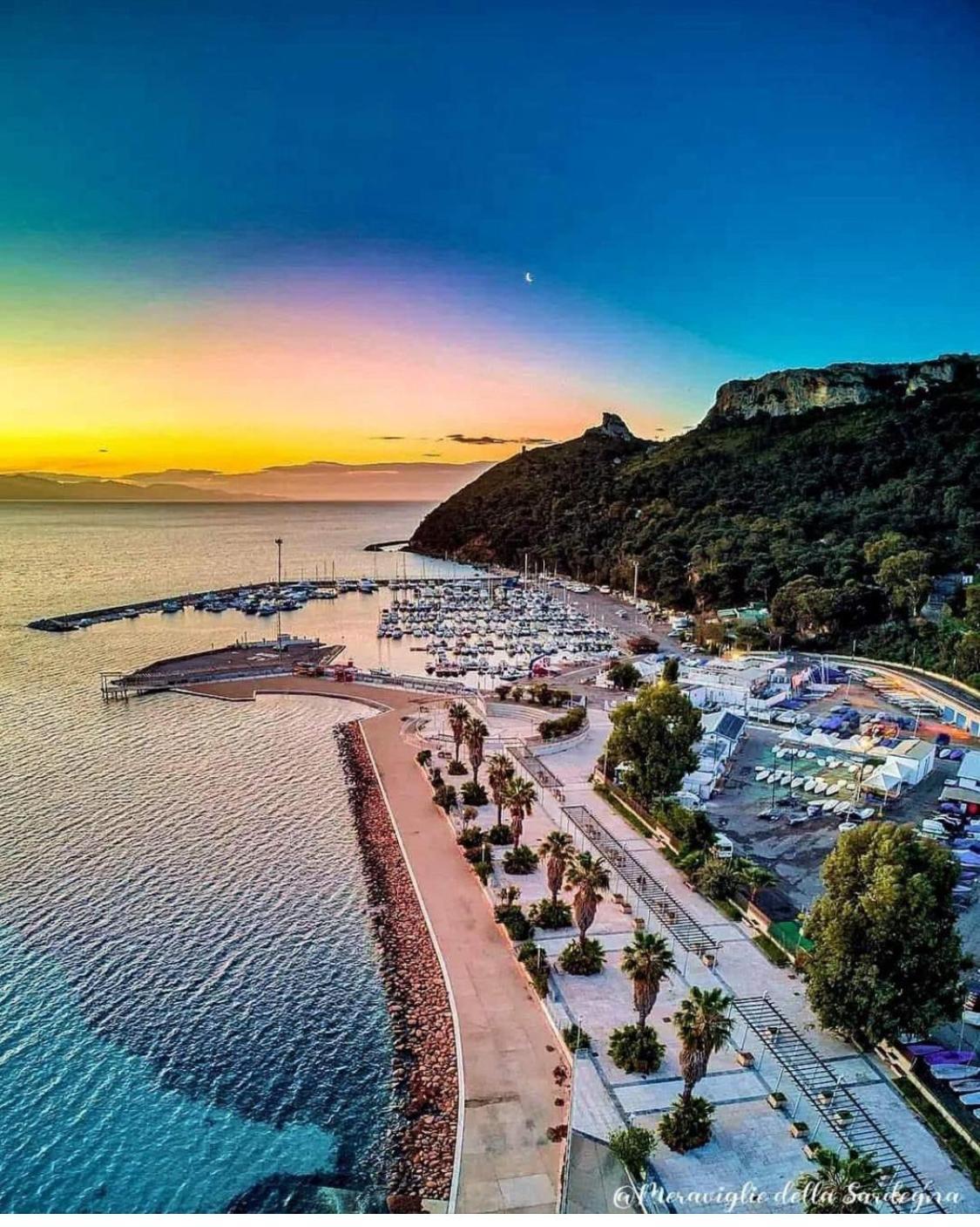 Holidays Apartment Cagliari Bagian luar foto